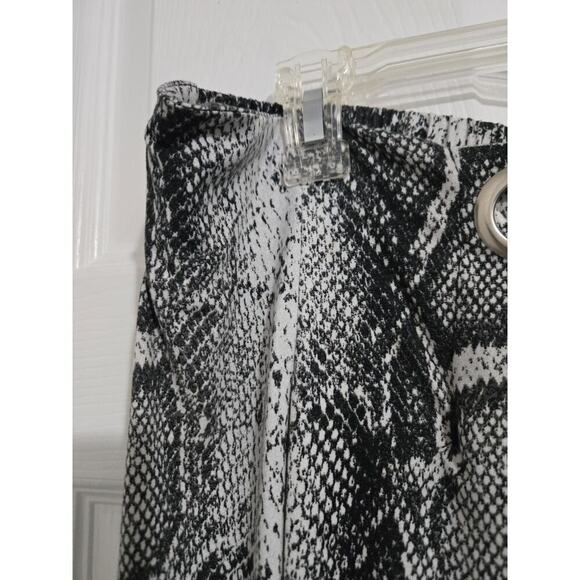 Goddess Wide Leg Pants Size 1X Snake Print Gray White Loose Fit Palazzo Poplin - Picture 5 of 12